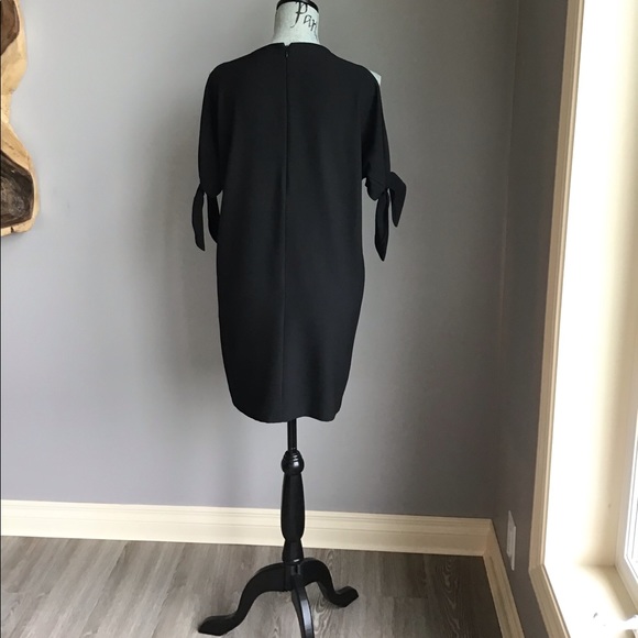 RW&CO Peekaboo Shoulder Shift Dress - Picture 5 of 8